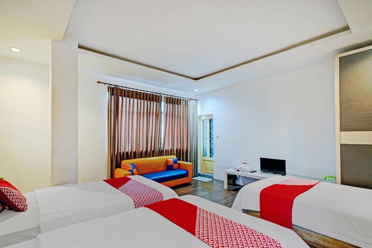 OYO 90450 Scala Inn Medan Esterno foto