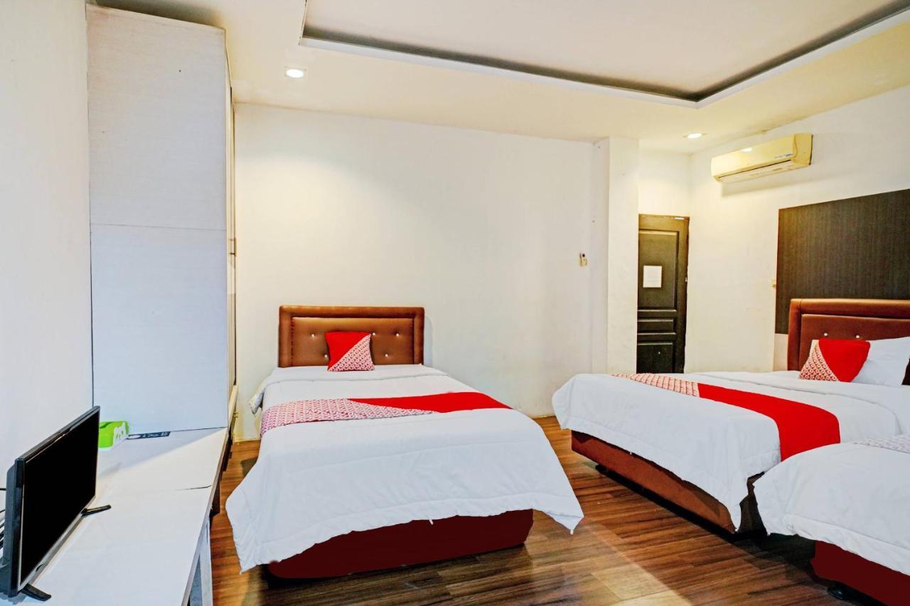 OYO 90450 Scala Inn Medan Esterno foto