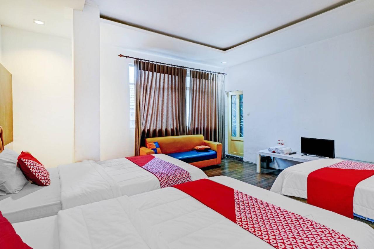 OYO 90450 Scala Inn Medan Esterno foto